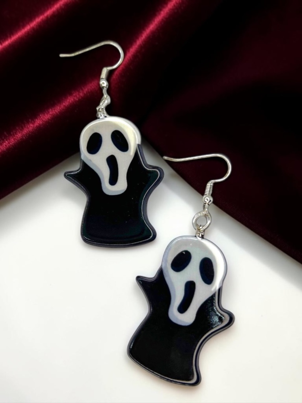 NWT Halloween Scream Style Ghost Acrylic Dangle Statement Earrings